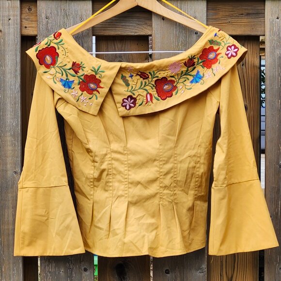 STUNNING LULUMARI Round Neck Top Women's Medium EMBROIDERED Warm Tones Floral - Picture 1 of 6